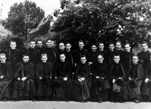 St. Josemaría with Basque Priests to whom he preached Spiritual Exercises in a photograph taken on the 30th of June 1939 in Vergara.